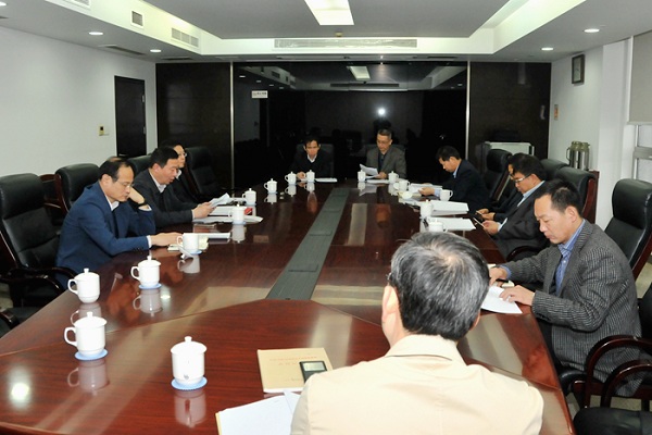 省住房城鄉(xiāng)建設(shè)廳黨組書記顧小平主持召開廳黨組會(huì)議，專題學(xué)習(xí)黨的十八屆六中全會(huì)精神